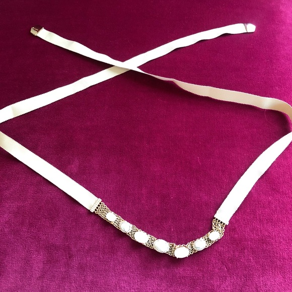 Versatile Ribbon Accessory - Picture 5 of 6